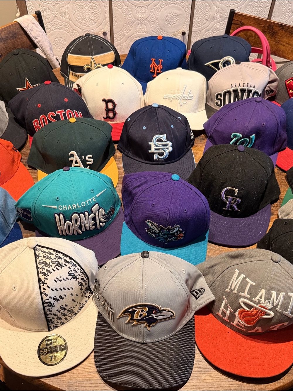 Reseller bundle of 25 Snapback & Fitted Hats - Multicolor Team Logos